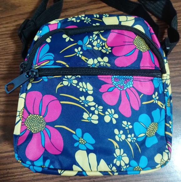 🆕 Floral Nylon Crossbody Bag - Picture 2 of 8